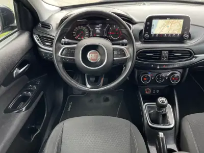 Fiat Tipo Station Wagon 2017 - 10990 EUR, 176247 km - AUTO.MOTO.pt - 176247km - foto 9 de 19