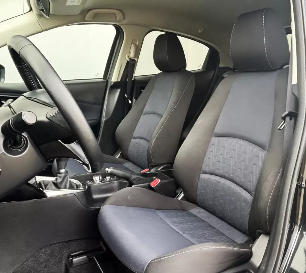 Mazda 2 2015 - 11500 EUR, 75000 km - AUTO.MOTO.pt - 75000km - foto 10 de 33