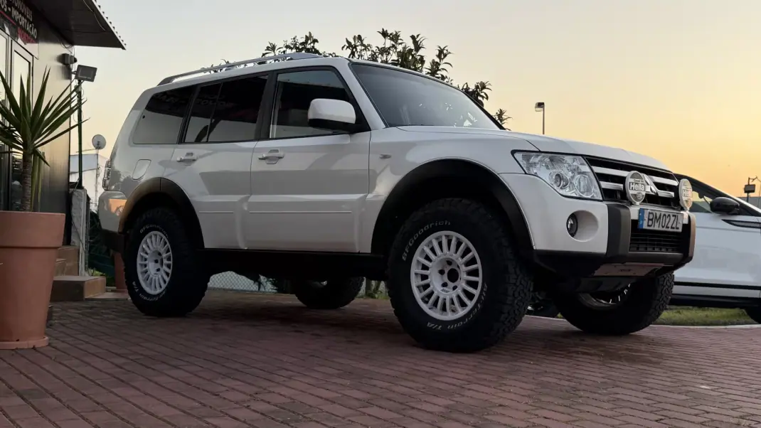 Mitsubishi Pajero 2010 - 29990 EUR, 215000 km - AUTO.MOTO.pt - 215000km - foto 10 de 38