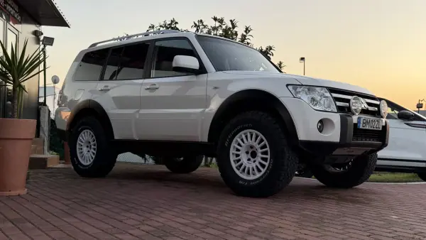 Mitsubishi Pajero 2010 - 29990 EUR, 215000 km - AUTO.MOTO.pt - 215000km - foto 10 de 38