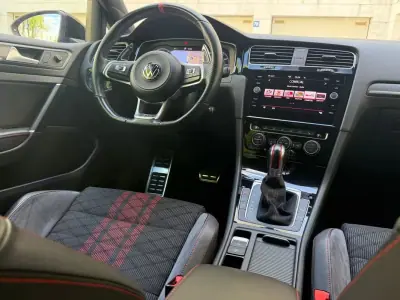 Volkswagen Golf 2019 - 31990 EUR, 110300 km - AUTO.MOTO.pt - 110300km - foto 14 de 38