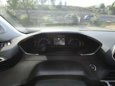 Peugeot e-2008 2022 - 19990 EUR, 79000 km - 79000km - foto 9 de 11