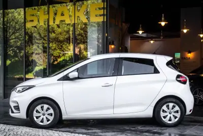 Renault Zoe 2020 - 12900 EUR, 44743 km - AUTO.MOTO.pt - 44743km - foto 2 de 38