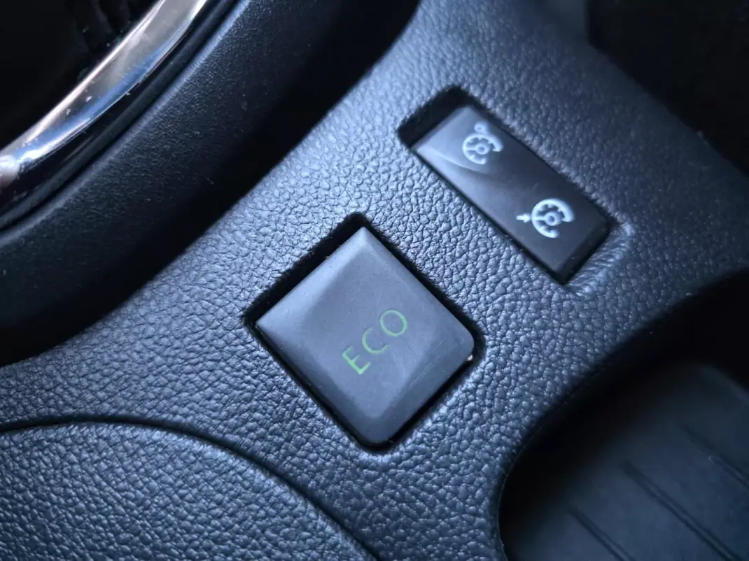 Renault Captur 2016 - 11990 EUR, 118000 km - AUTO.MOTO.pt - 118000km - foto 28 de 32