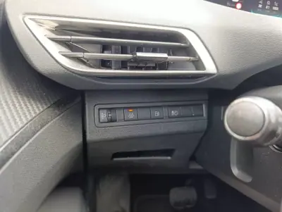 Peugeot 3008 2021 - 23900 EUR, 109680 km - foto 5 de 15