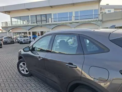 Ford Kuga 2021 - 21000 EUR, 59800 km - AUTO.MOTO.pt - 59800km - foto 10 de 36