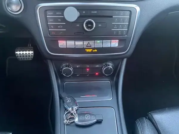 Mercedes-Benz CLA 200 2017 - 22990 EUR, 145650 km - AUTO.MOTO.pt - 145650km - foto 16 de 20