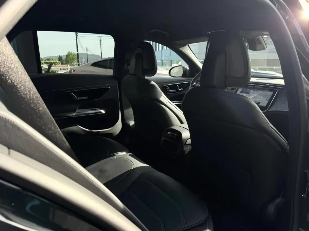 Mercedes-Benz E 300 2025 - 64500 EUR, 24000 km - AUTO.MOTO.pt - 24000km - foto 15 de 16