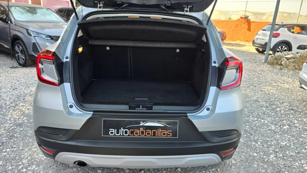 Renault Captur 2020 - 16000 EUR, 75000 km - AUTO.MOTO.pt - 75000km - foto 20 de 21