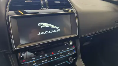 Jaguar F-Pace 2017 - 19500 EUR, 157804 km - 157804km - foto 57 de 74