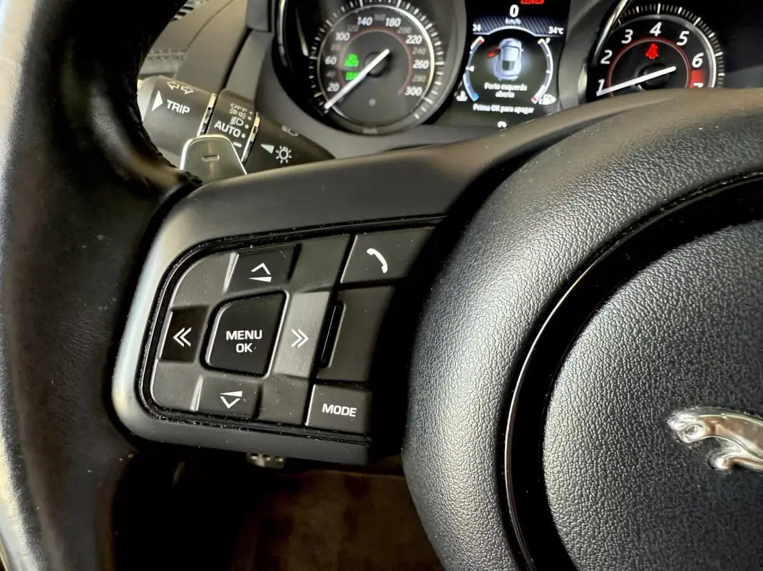 Jaguar F-Type 2018 - 46000 EUR, 64300 km - AUTO.MOTO.pt - 64300km - foto 105 de 135