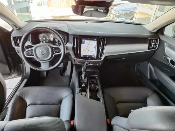 Volvo V90 2018 - 20990 EUR, 188000 km - AUTO.MOTO.pt - 188000km - foto 20 de 35