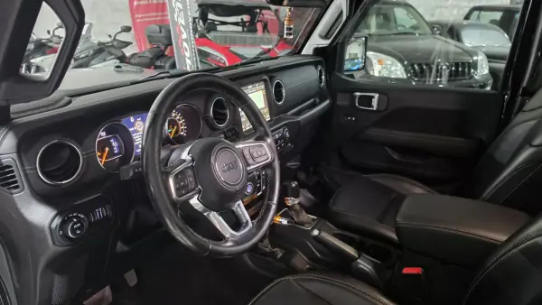 Jeep Gladiator 2021 - 62900 EUR, 117383 km - 117383km - foto 6 de 53
