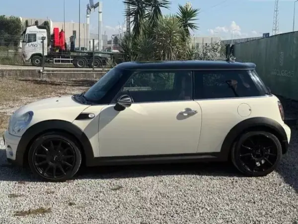 MINI Cooper 2009 - 9500 EUR, 165100 km - AUTO.MOTO.pt - 165100km - foto 5 de 30
