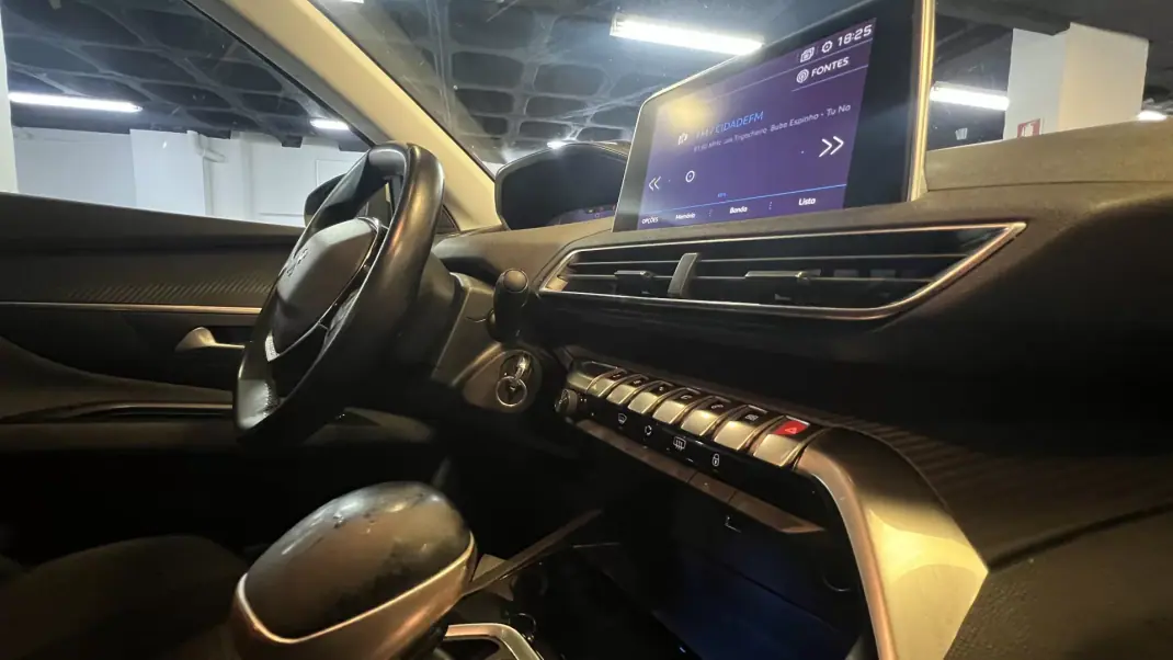 Peugeot 3008 2019 - 13990 EUR, 110000 km - AUTO.MOTO.pt - 110000km - foto 13 de 27