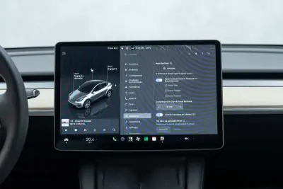 Tesla Model Y 2023 - 35950 EUR, 57000 km - 57000km - foto 37 de 49