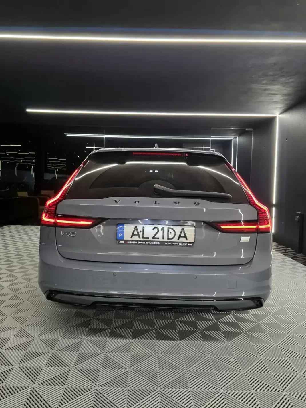 Volvo V90 2021 - 33750 EUR, 125000 km - 125000km - foto 12 de 27
