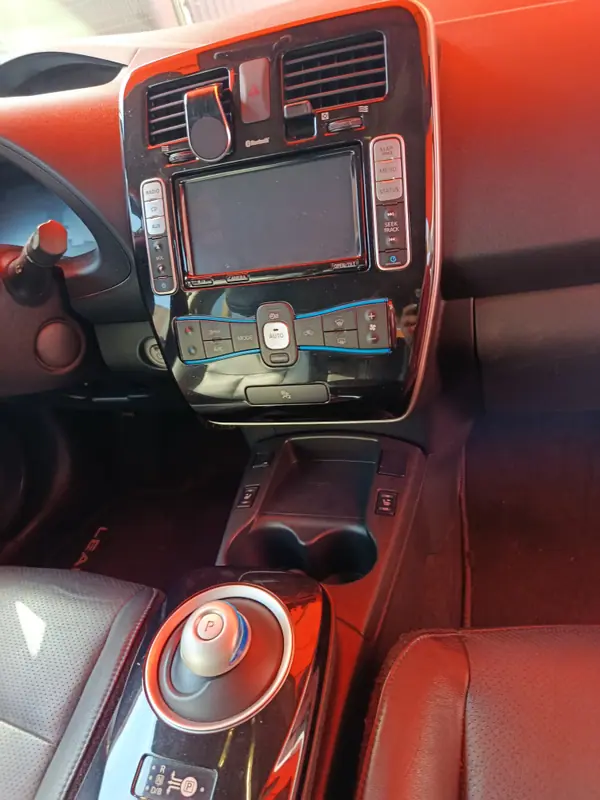 Nissan Leaf 2016 - 7500 EUR, 140000 km - AUTO.MOTO.pt - 140000km - foto 11 de 11