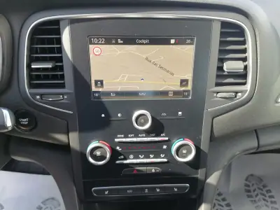 Renault Mégane 2017 - 13000 EUR, 126120 km - AUTO.MOTO.pt - 126120km - foto 4 de 19