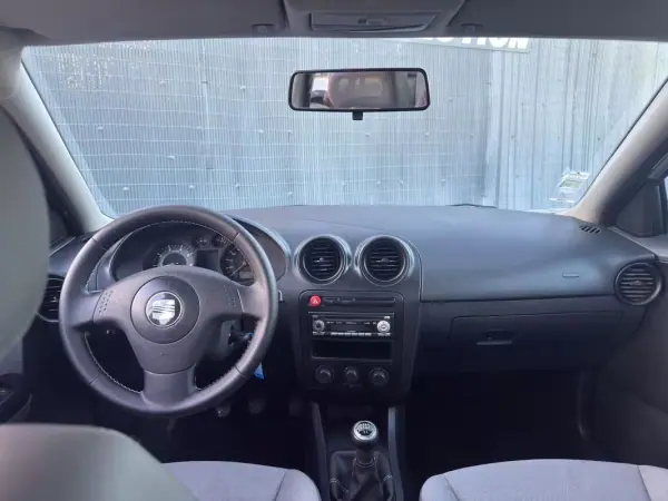 SEAT Ibiza 2003 - 3750 EUR, 219900 km - AUTO.MOTO.pt - 219900km - foto 5 de 13