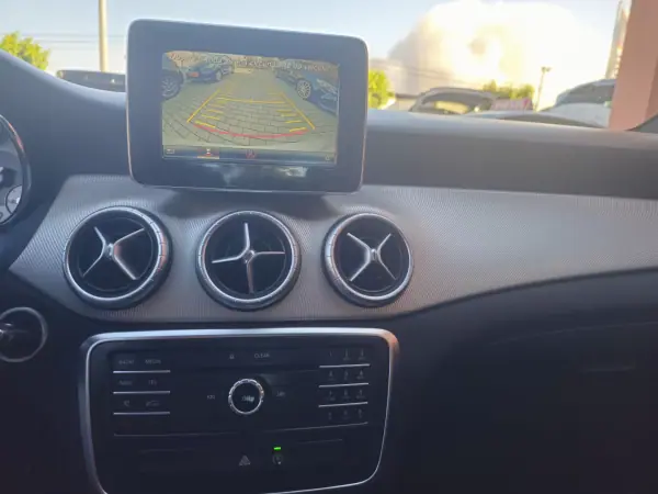 Mercedes-Benz CLA 180 2015 - 15750 EUR, 144250 km - AUTO.MOTO.pt - 144250km - foto 10 de 14