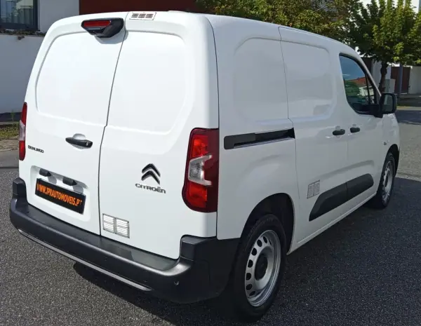 Citroën Berlingo 2020 - 12990 EUR, 127200 km - AUTO.MOTO.pt - 127200km - foto 7 de 19