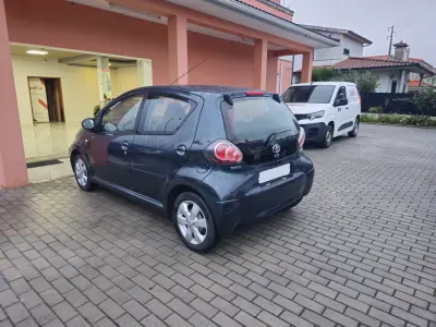 Toyota Aygo 2011 - 6990 EUR, 169000 km - AUTO.MOTO.pt - 169000km - foto 6 de 11