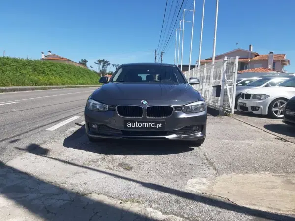BMW 318 2013 - 14900 EUR, 184100 km - AUTO.MOTO.pt - 184100km - foto 4 de 38