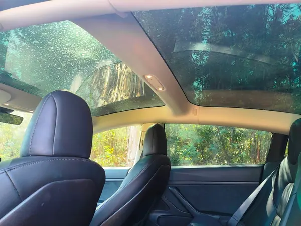 Tesla Model 3 2020 - 22900 EUR, 111000 km - AUTO.MOTO.pt - 111000km - foto 9 de 14
