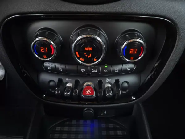 MINI Clubman 2018 - 15990 EUR, 184000 km - AUTO.MOTO.pt - 184000km - foto 27 de 42
