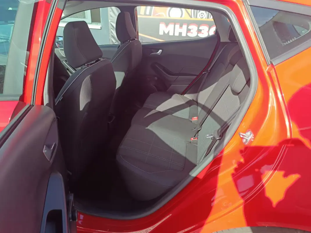 Ford Fiesta 2018 - 9900 EUR, 149596 km - AUTO.MOTO.pt - 149596km - foto 20 de 28