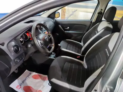 Dacia Sandero 2020 - 11750 EUR, 54000 km - AUTO.MOTO.pt - 54000km - foto 11 de 25