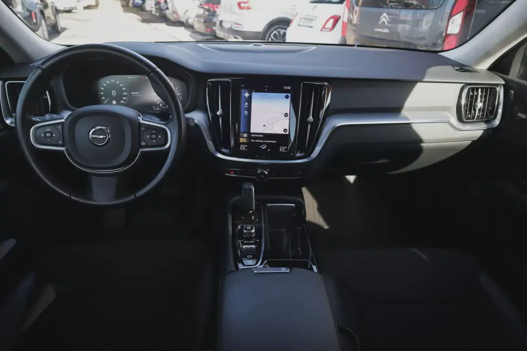 Volvo V60 2021 - 28880 EUR, 99862 km - AUTO.MOTO.pt - 99862km - foto 2 de 35