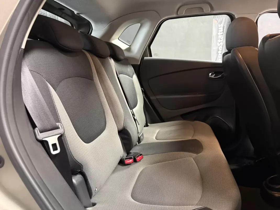 Renault Captur 2016 - 10990 EUR, 67180 km - AUTO.MOTO.pt - 67180km - foto 27 de 30