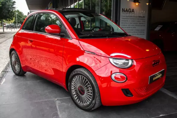 Fiat 500e C 2021 - 16750 EUR, 53714 km - AUTO.MOTO.pt - 53714km - foto 6 de 38