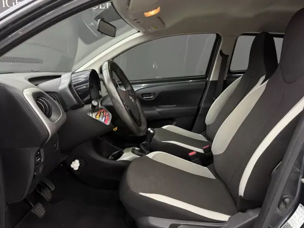 Toyota Aygo 2018 - 10450 EUR, 62569 km - AUTO.MOTO.pt - 62569km - foto 17 de 35