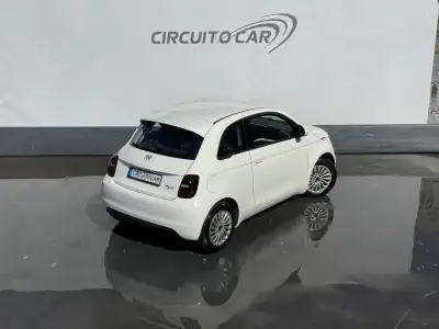 Fiat 500e 2022 - 13600 EUR, 53336 km - AUTO.MOTO.pt - 53336km - foto 9 de 36