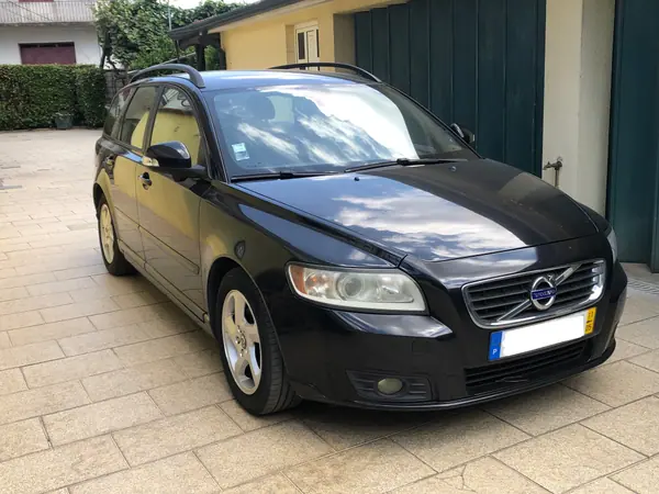 Volvo V50 2011 - 4750 EUR, 311000 km - AUTO.MOTO.pt - 311000km - foto 2 de 10