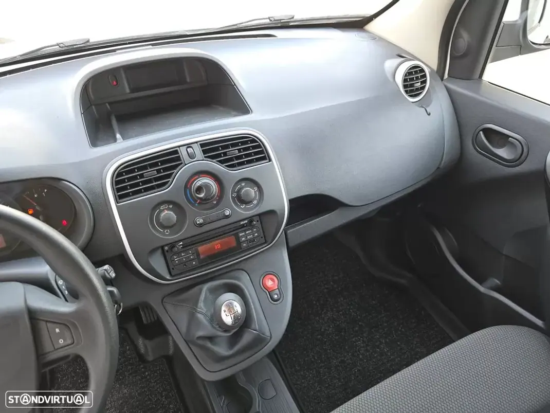 Renault 2021 - 12990 EUR, 90000 km - AUTO.MOTO.pt - 90000km - foto 9 de 25