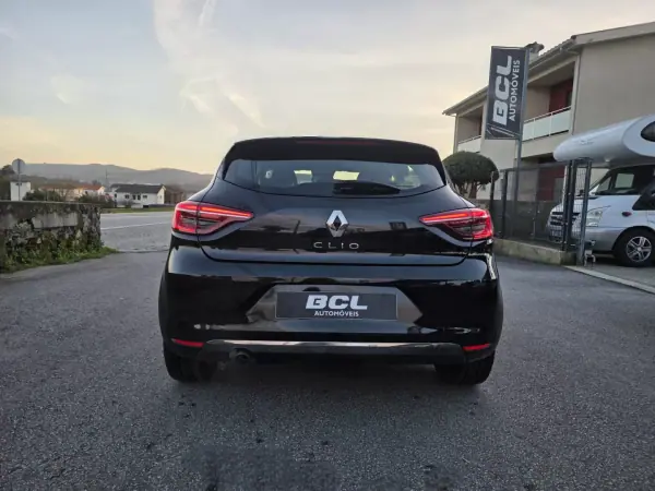 Renault Clio 2022 - 14500 EUR, 104000 km - AUTO.MOTO.pt - 104000km - foto 8 de 43