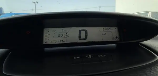 Citroën C4 2012 - 4000 EUR, 314828 km - AUTO.MOTO.pt - 314828km - foto 13 de 18