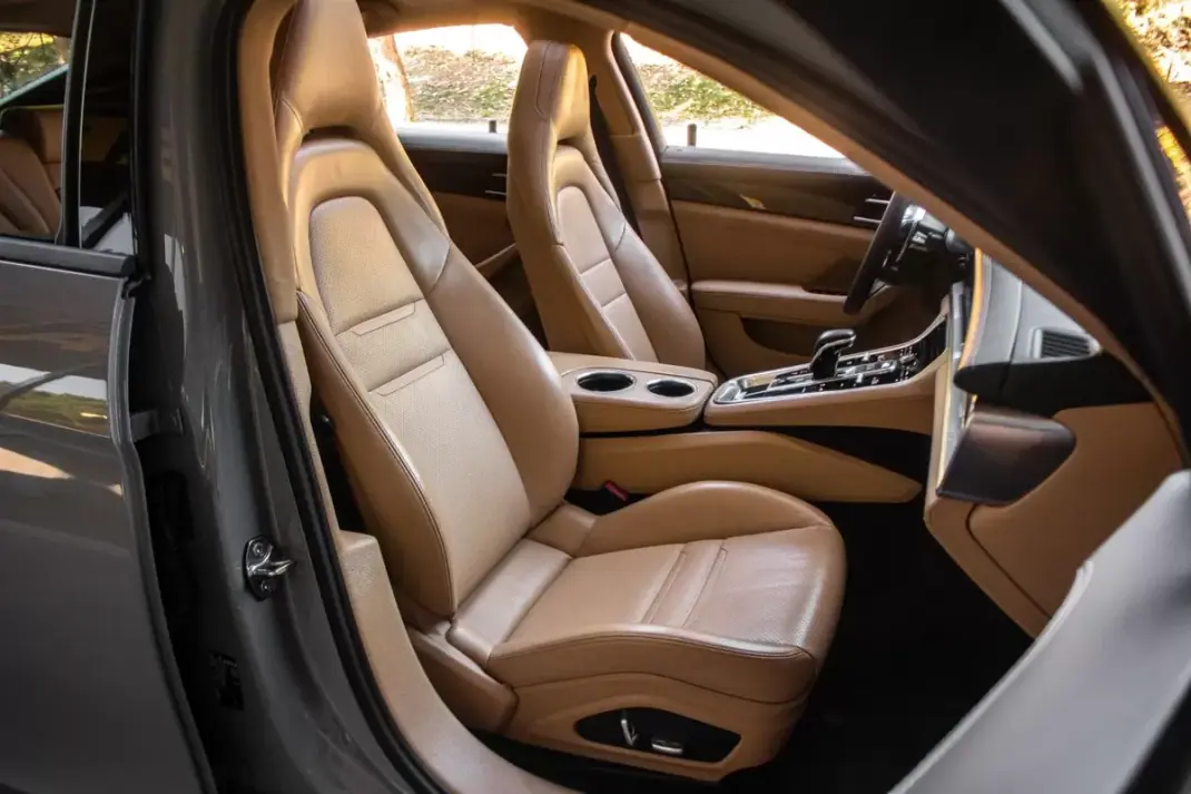 Porsche Panamera 2020 - 79990 EUR, 128249 km - 128249km - foto 30 de 48