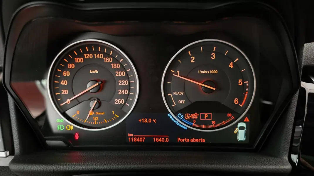 BMW 216 Active Tourer 2017 - 16990 EUR, 118407 km - AUTO.MOTO.pt - 118407km - foto 27 de 72