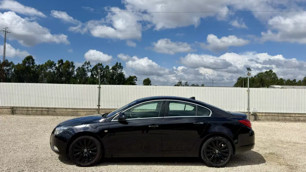 Opel Insignia 2009 - 9600 EUR, 200000 km - AUTO.MOTO.pt - 200000km - foto 8 de 12