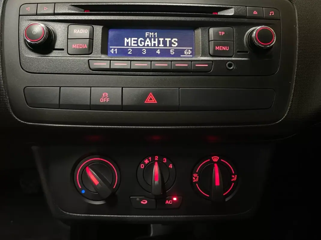 SEAT Ibiza 2014 - 5750 EUR, 290400 km - AUTO.MOTO.pt - 290400km - foto 13 de 19