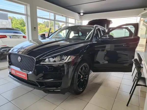 Jaguar F-Pace 2017 - 19750 EUR, 156000 km - AUTO.MOTO.pt - 156000km - foto 23 de 43