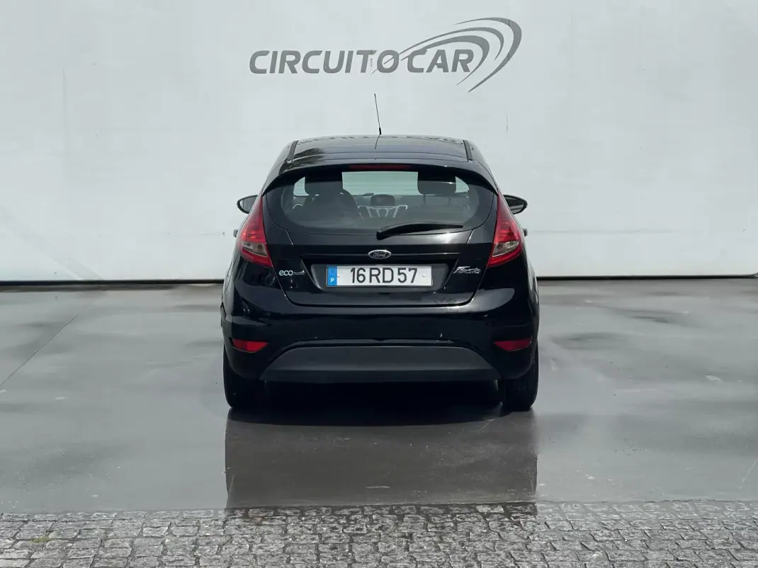 Ford Fiesta 2012 - 5500 EUR, 272349 km - AUTO.MOTO.pt - 272349km - foto 9 de 32