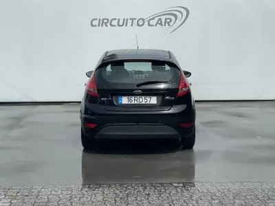Ford Fiesta 2012 - 5500 EUR, 272349 km - AUTO.MOTO.pt - 272349km - foto 9 de 32
