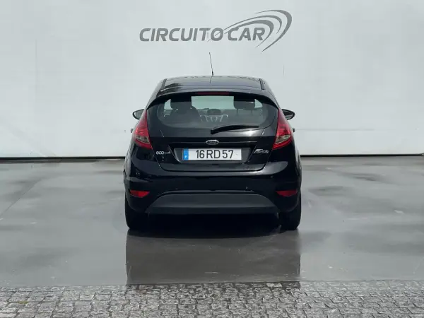 Ford Fiesta 2012 - 5500 EUR, 272349 km - AUTO.MOTO.pt - 272349km - foto 9 de 32