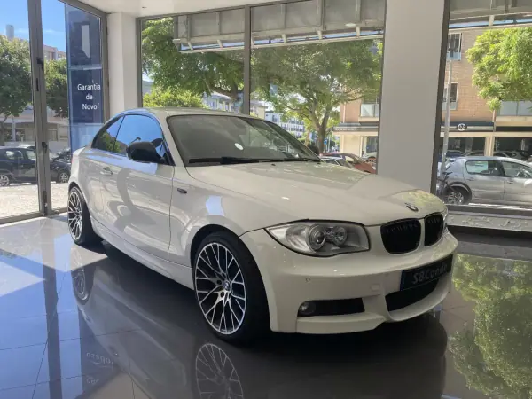 BMW 118 2010 - 9990 EUR, 257544 km - AUTO.MOTO.pt - 257544km - foto 14 de 22